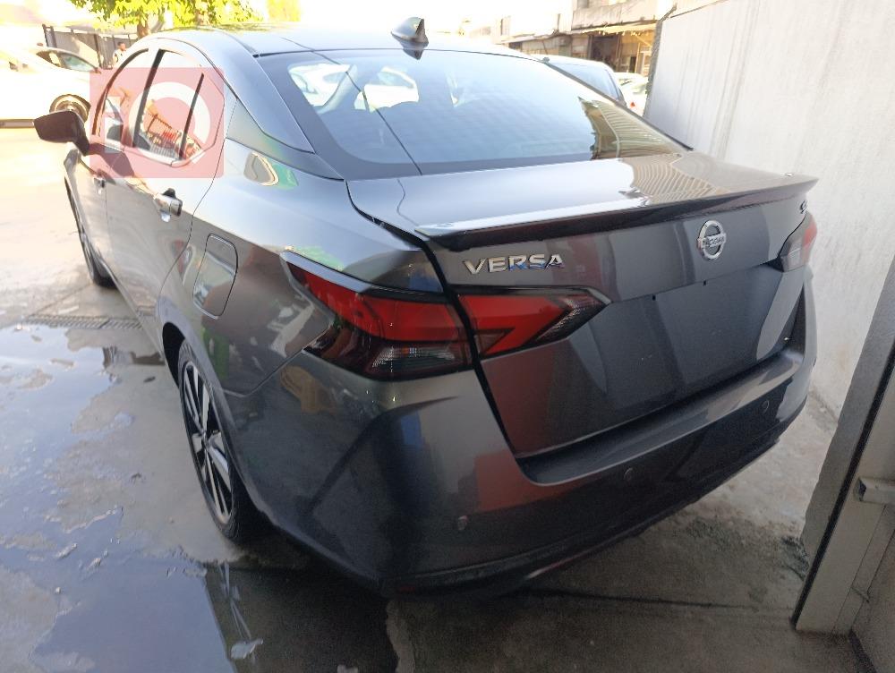 نيسان فيرسا